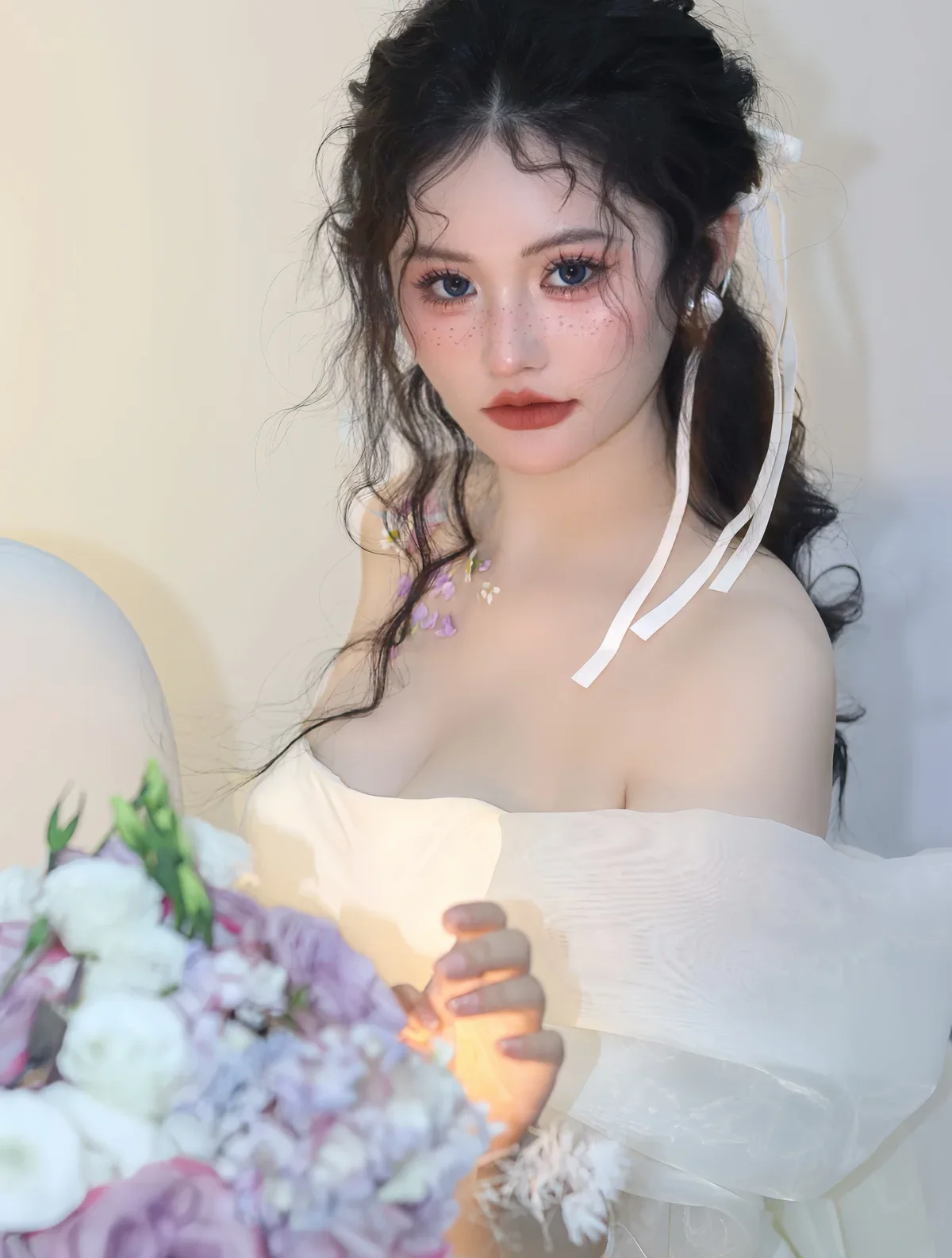 模特卷发妆容